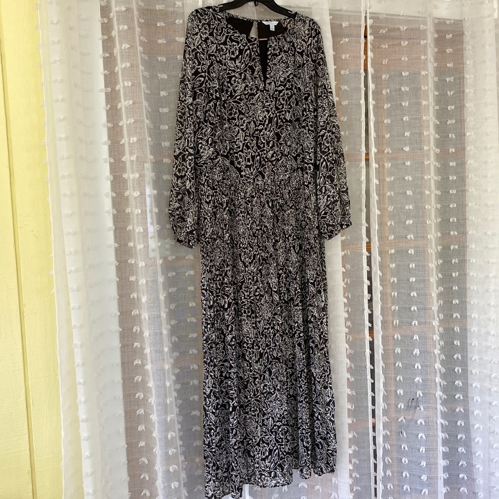 Black and while floral maxi dress